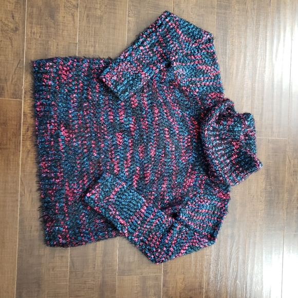 Mark sweater. - Picture 8 of 10